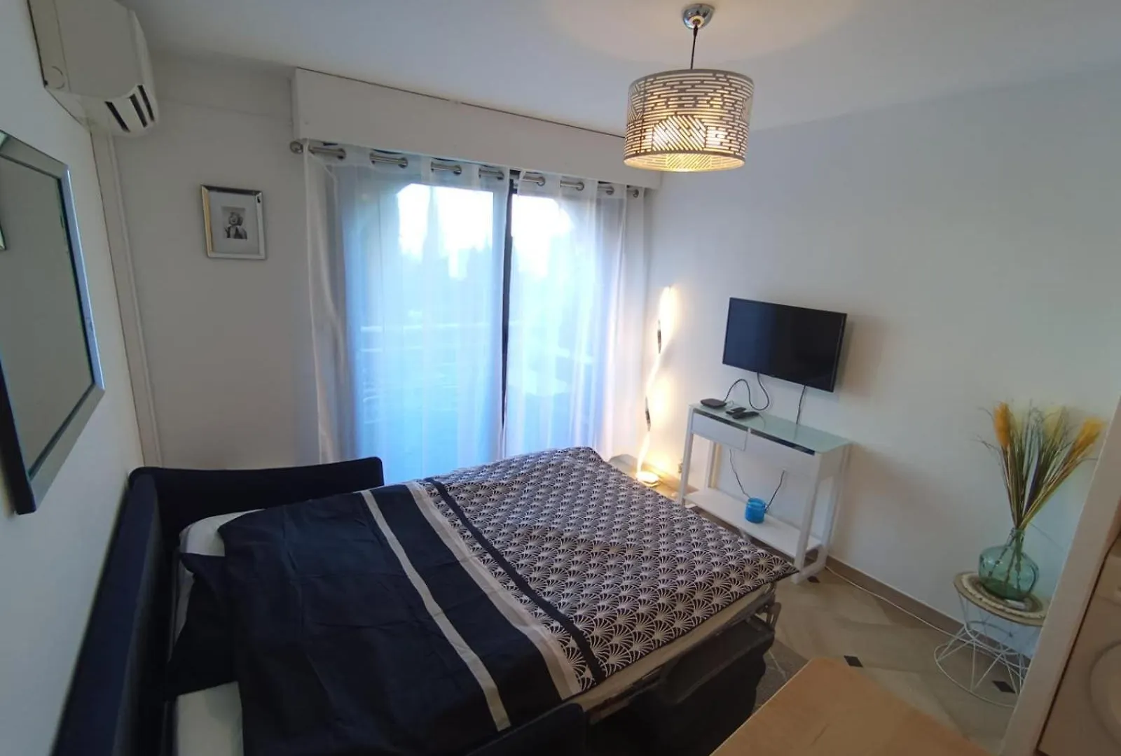 Appartement Residence De Luxe Sun Paradis, Studio Terrasse, Vue Mer Piscine Cannes France